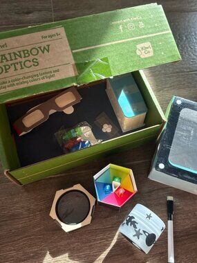 KiwiCo Rainbow Optics STEM Science Kit Light Experiment